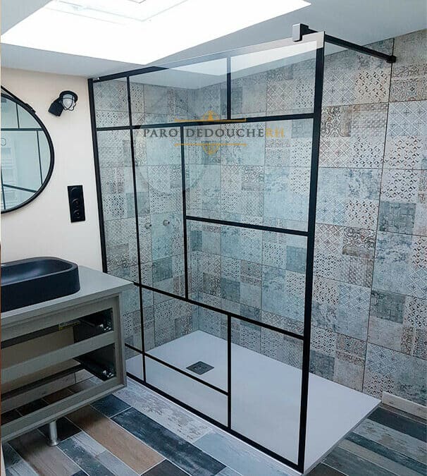 Parois de douche style verrière : des parois de style industriel qui donnent de la personnalité à votre salle de bain